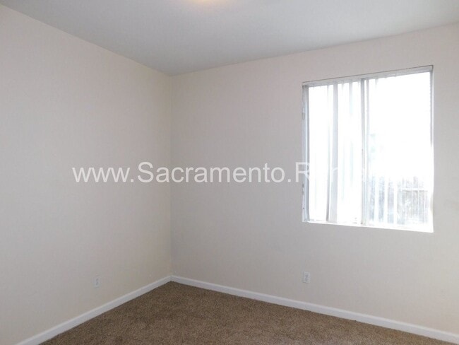 Building Photo - 4 br, 2 bath House - 4000 Saintsbury Drive