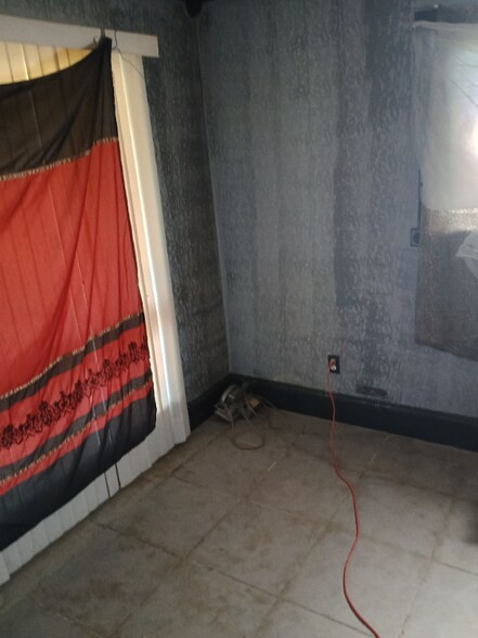 Building Photo - 1214 Garfield St