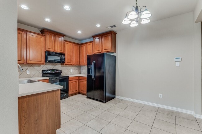 Building Photo - Spacious 3-Bedroom Townhouse with 2.5 Baths in North Fort Worth