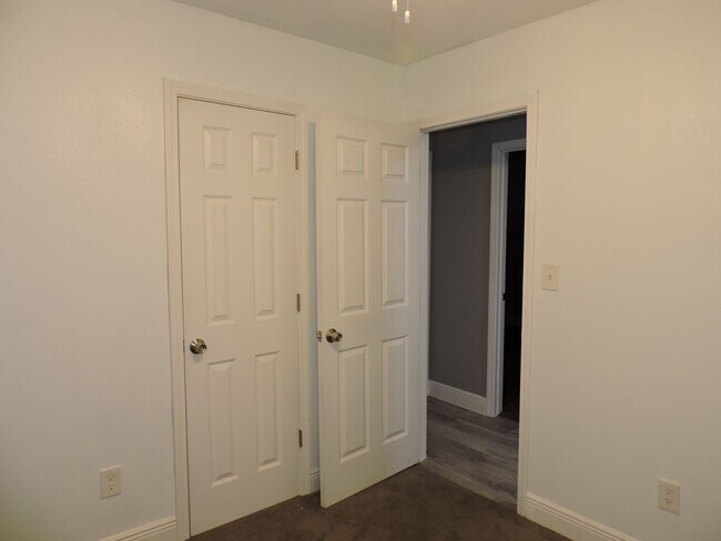 Building Photo - Beautifully updated home!