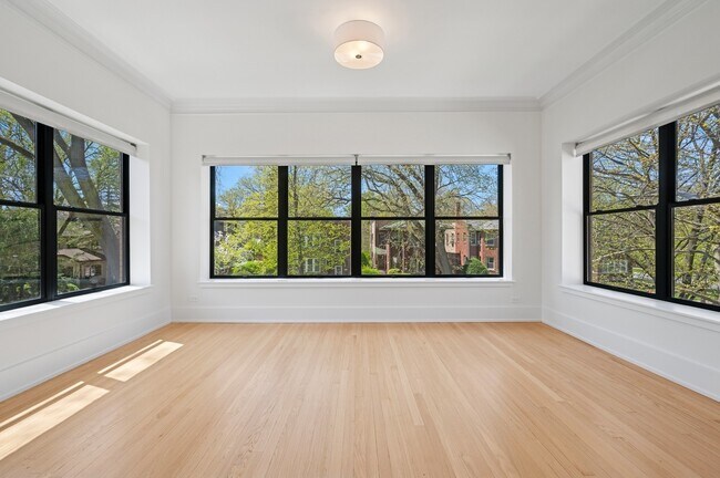 Building Photo - 2755 Eastwood Ave