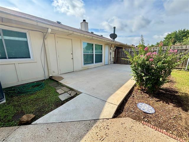 Building Photo - 811 Midcreek Dr