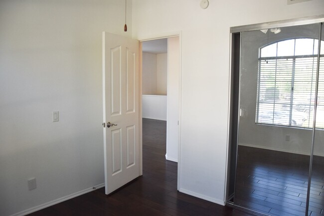 Building Photo - 8215 E White Oak Ridge