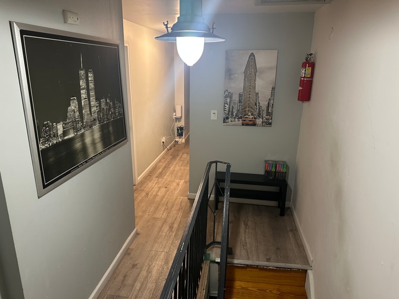 Building Photo - 188 Cornelia St