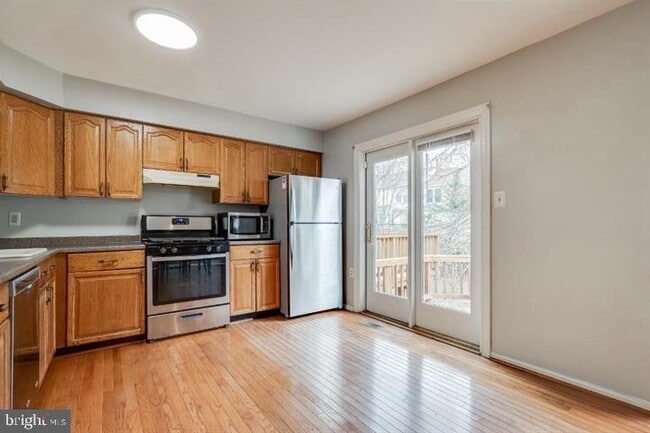 Building Photo - 21186 Winding Brook Square