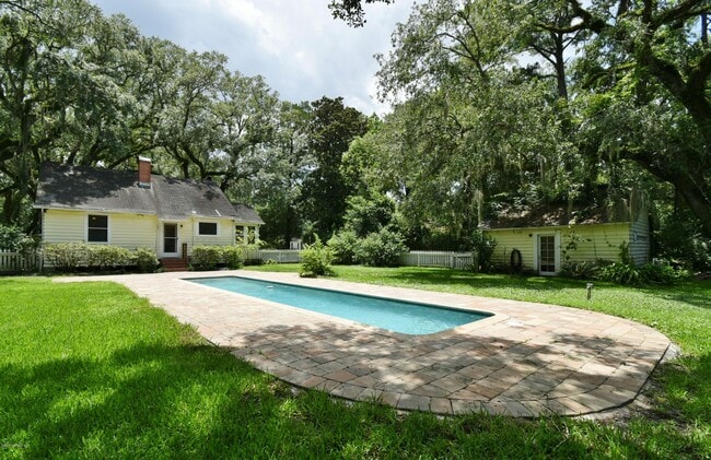 Building Photo - 2929 Arapahoe Ave