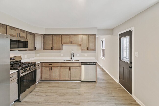 Building Photo - Fully Renovated 4 Bedroom Home in Homewood