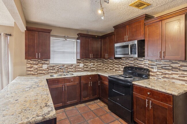 Building Photo - 10815 Cypresswood Dr