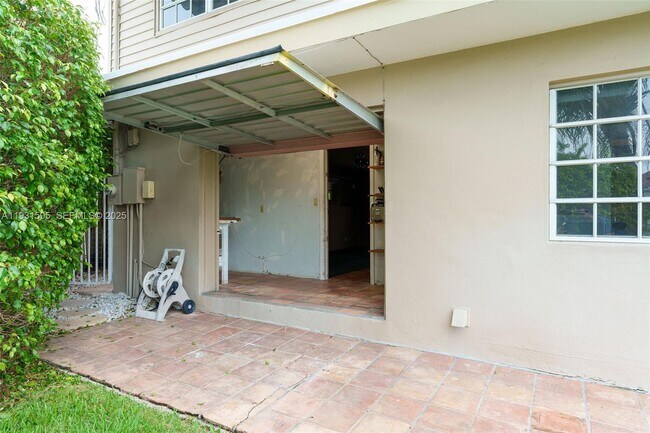 Building Photo - 2130 NE 15th St