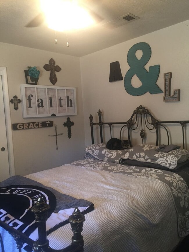 Building Photo - 407/409E. Alexander