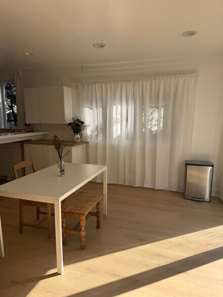 Building Photo - 5924 Hayes Ave