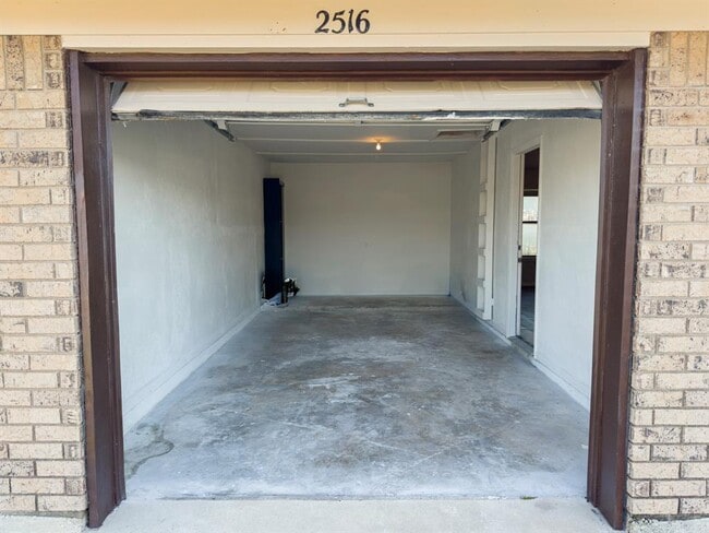 Building Photo - 2516 N W S Young Dr