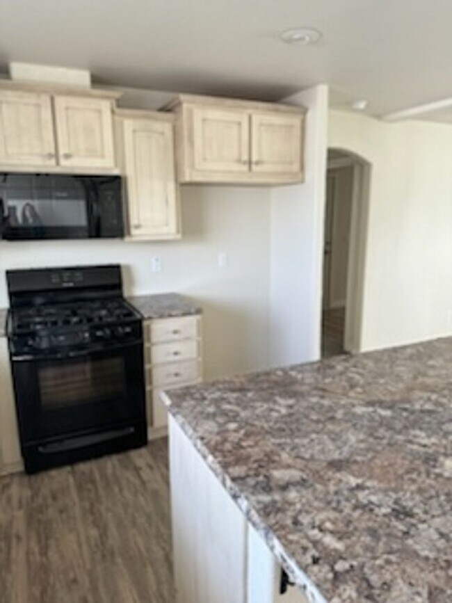 Building Photo - A gem of a home in Boardman
