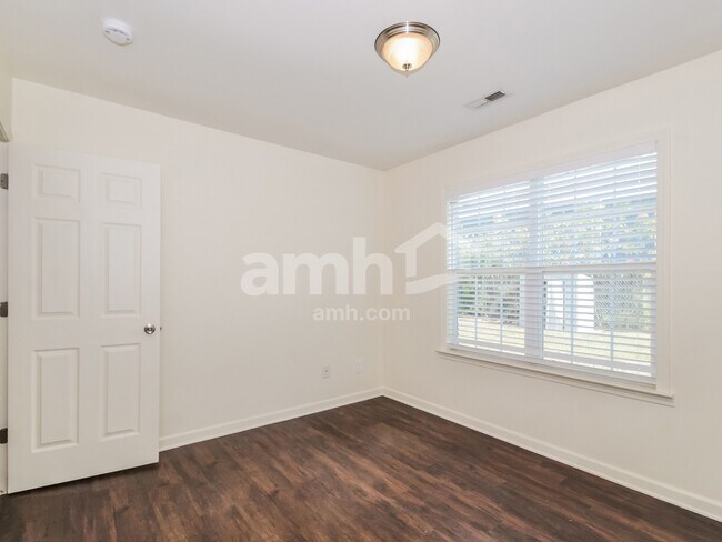 Building Photo - 2626 Bow Hunter Dr