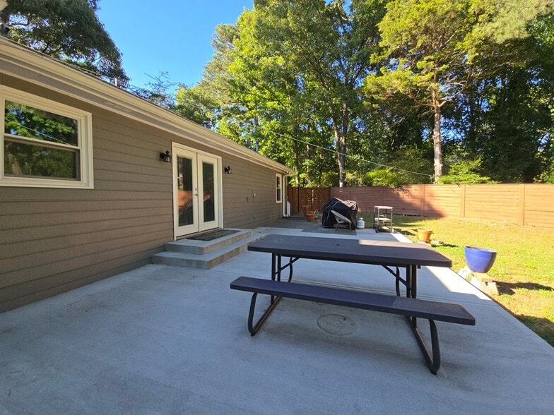 Building Photo - 3092 Scenic Hwy S