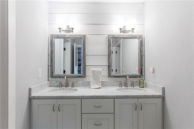 Building Photo - 1000 Loliver Ln