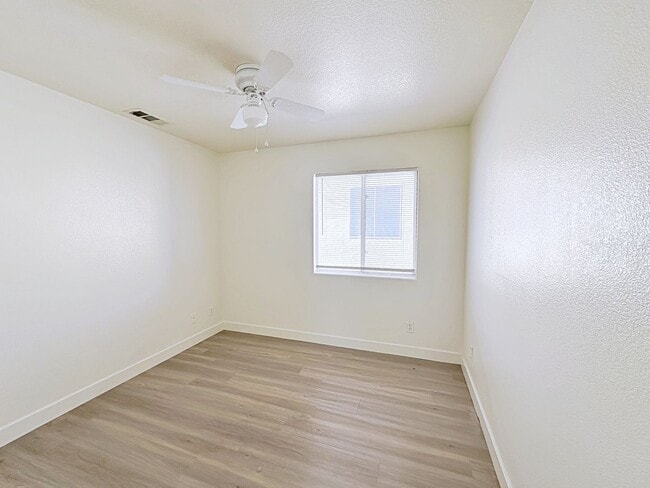 Building Photo - 4 BEDROOM WITH LOFT IN CUL DE SAC IN LONE MOUNTAIN