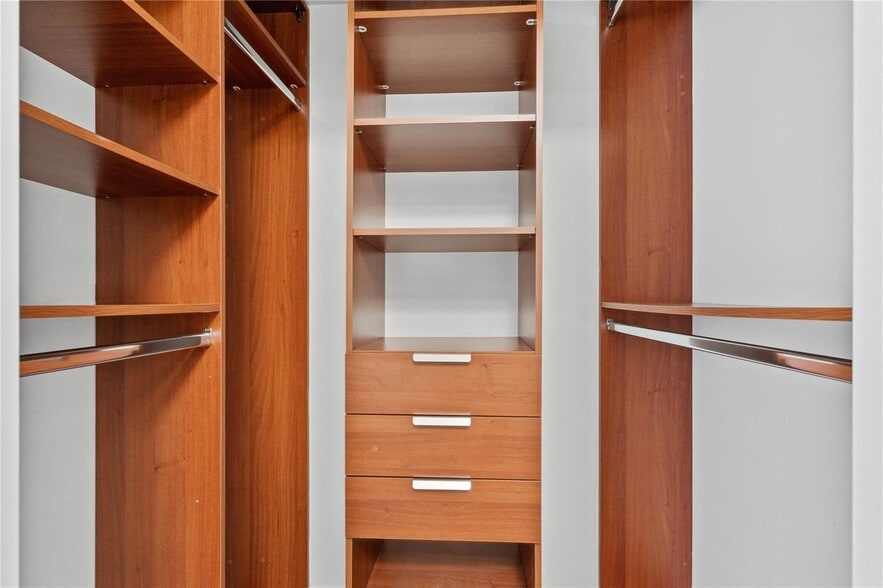 Building Photo - 16699 Collins Ave