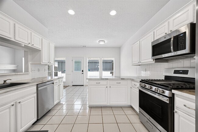 Building Photo - 1253 El Camino Village Dr
