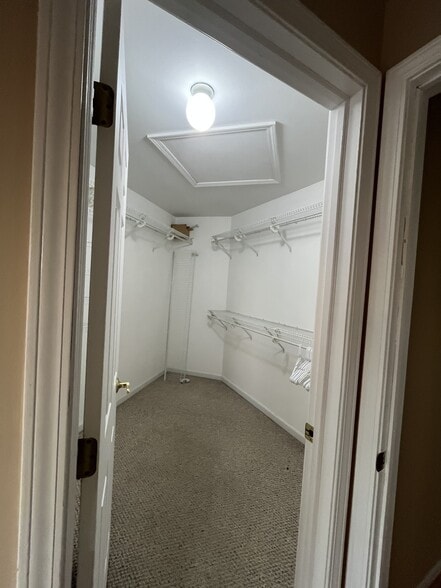 Building Photo - 16046 Fairfield Dr