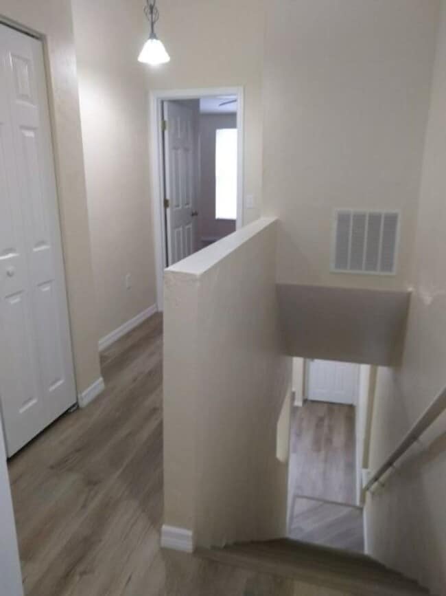 Building Photo - Beautiful condo