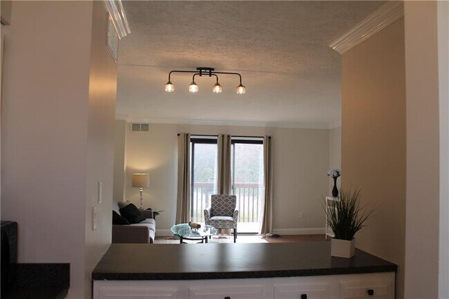 Building Photo - 136 Woodhaven Dr
