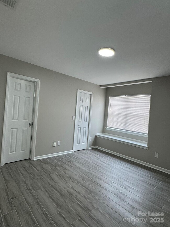 Building Photo - 7801 Renaissance Ct