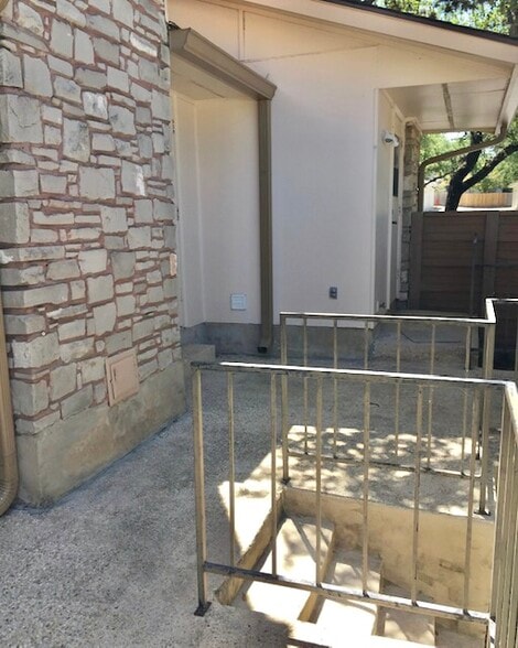 Building Photo - 6106 Vance Jackson Rd