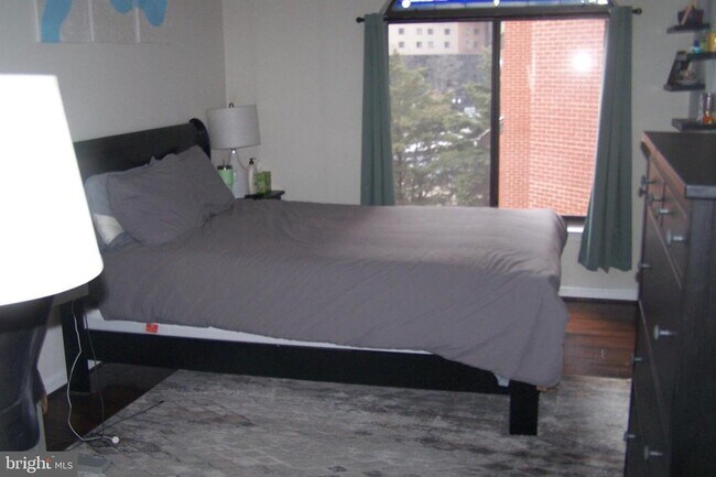 Building Photo - 1029 N Stuart St