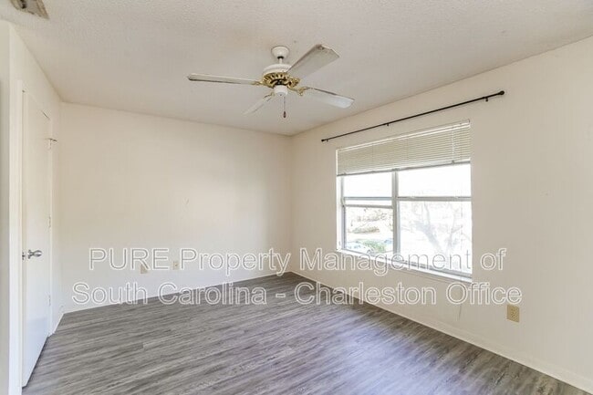 Building Photo - 2011 N Hwy 17