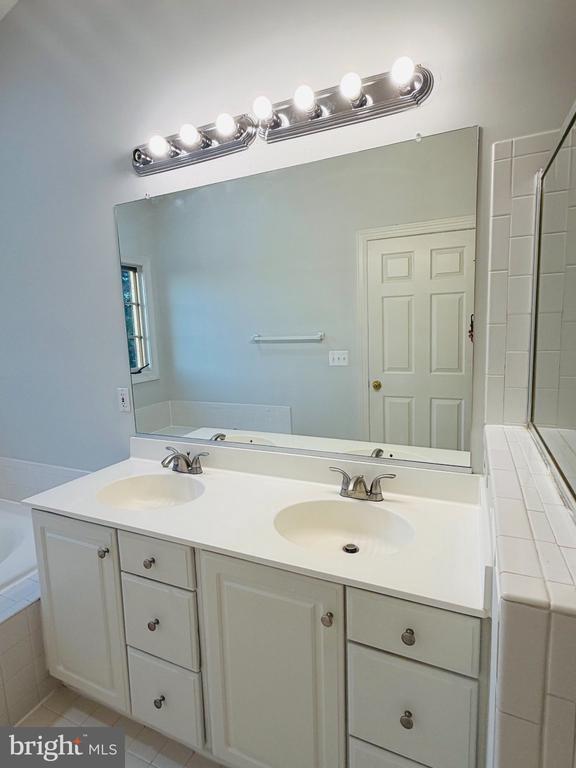 Building Photo - 25352 Herring Creek Dr