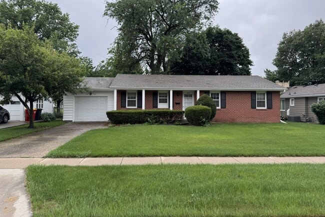 Primary Photo - Large 3 Bedroom Home in North Ames just off Grand Avenue