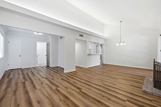 Building Photo - Beautifully Updated 3 Bedroom Home in Desired Costa Mesa Location