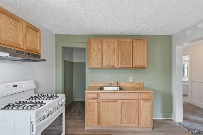 Building Photo - 409 N 6th St