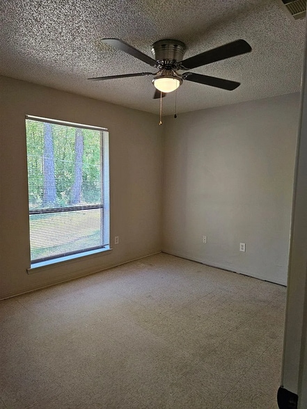 Building Photo - 44176 Simpson Pl