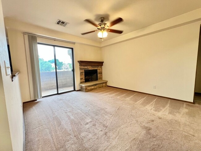 Building Photo - ?Cute Upstairs Condo Near Quail Springs Ma...