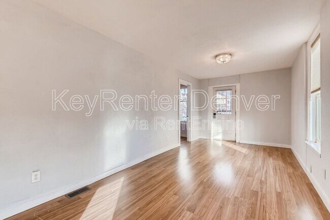 Building Photo - 3341 Lawrence St