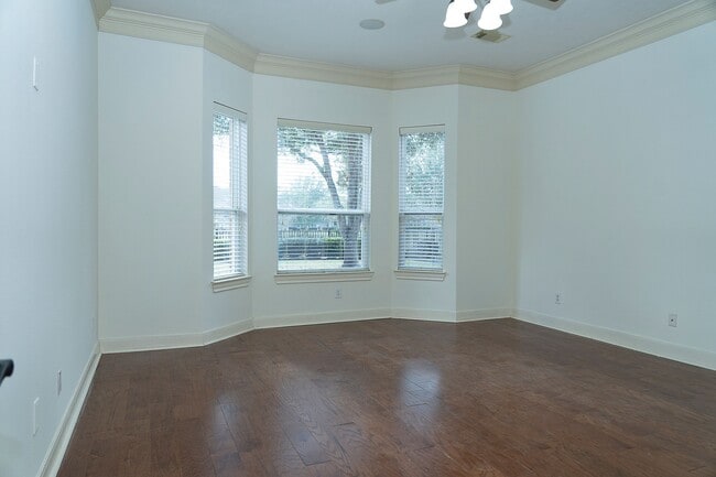 Building Photo - 9230 Hernshead Ln