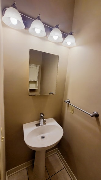 Building Photo - 2158 Kenyon St