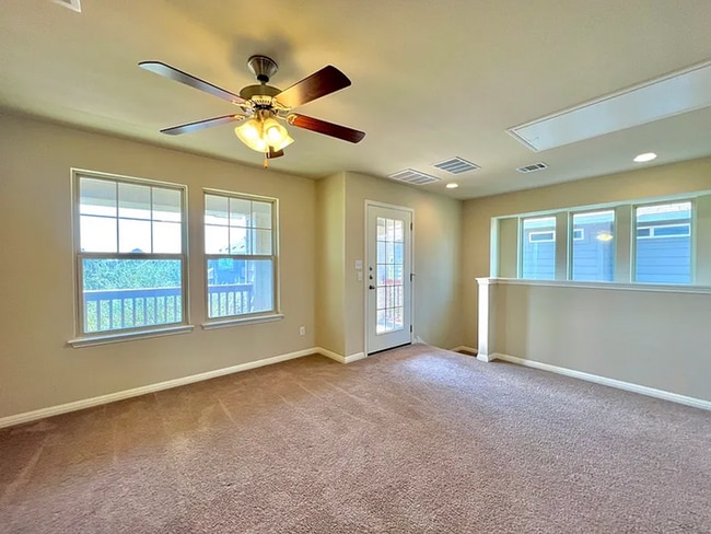 Building Photo - Beautiful 3BR, 2BA Home in Austin – Balcony & Modern Kitchen Appliances!
