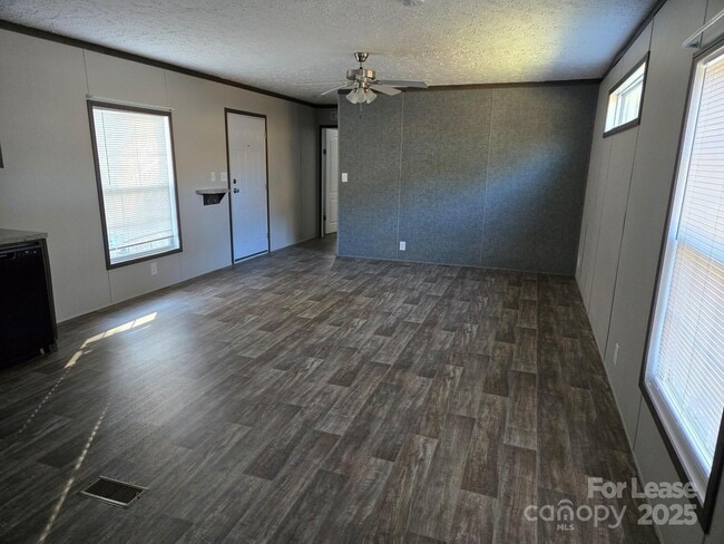 Building Photo - 105 Kimberly Cir
