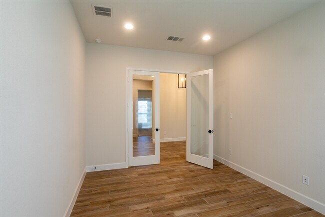 Building Photo - 18459 Chameleon Ct