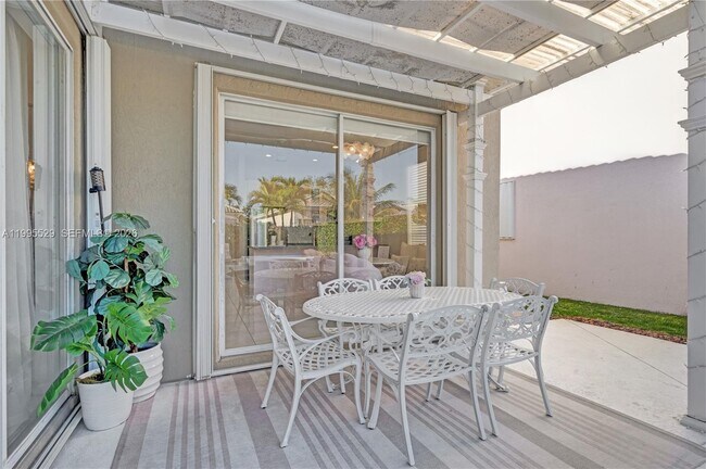 Building Photo - 6928 NW 33rd St