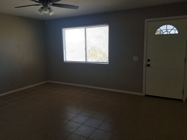 Building Photo - 3-bedroom 2-bath with garage