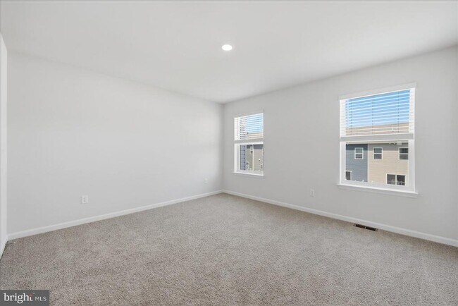 Building Photo - 122 Bowers St