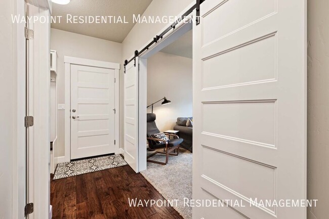 Building Photo - 1220 W Legarreta Dr