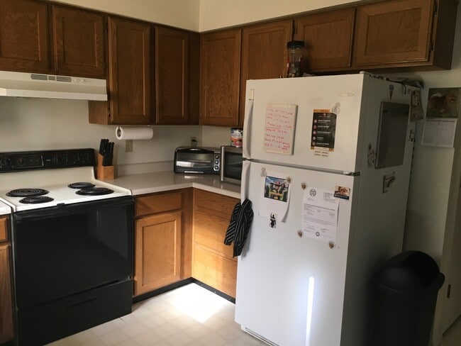 Building Photo - 2 Bed 1.5 Bath Townhouse End Unit in North Central Loveland