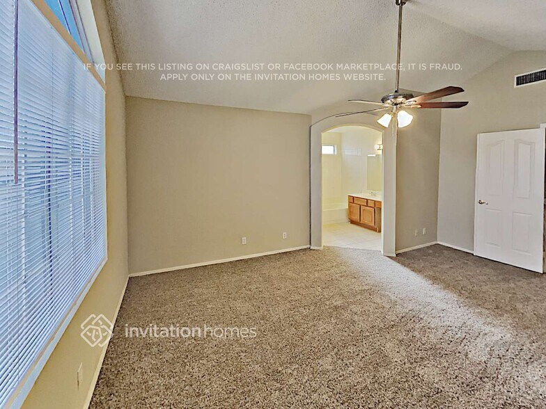 Building Photo - 1022 S Surfside Dr