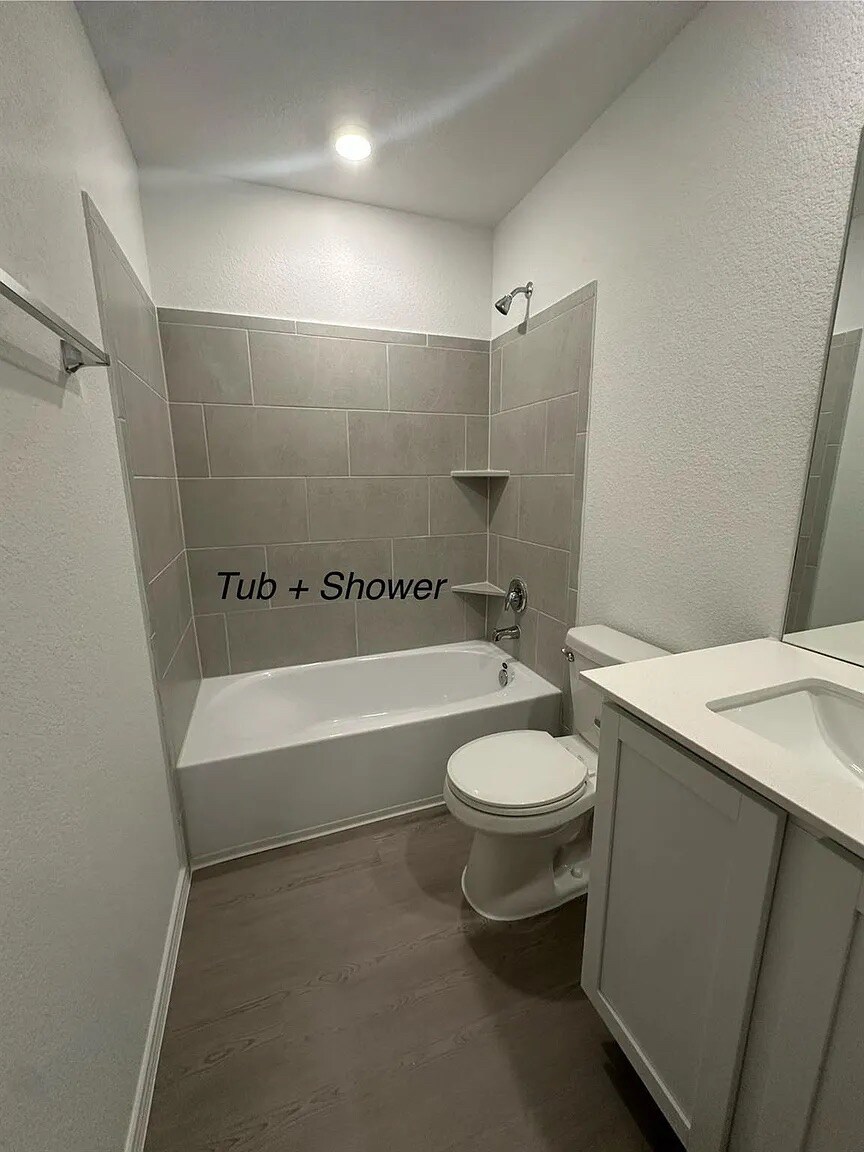 Building Photo - Room in House on Pickerel St