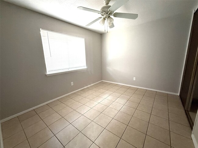 Building Photo - 1909 Forestdale Dr